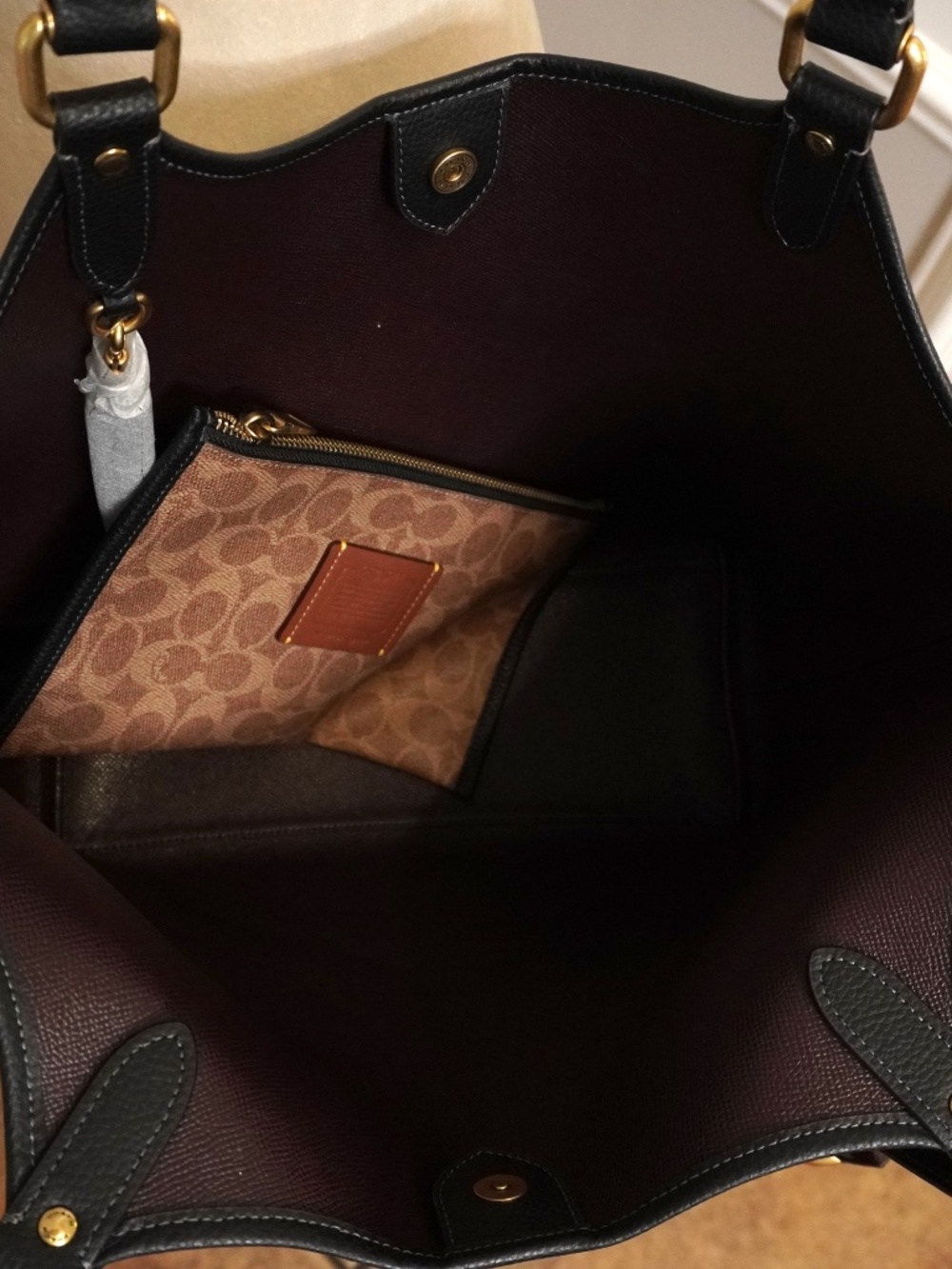 NEW Coach Day Tote Black Pebbled Leather with Zip Pouch - Picture 9 of 10